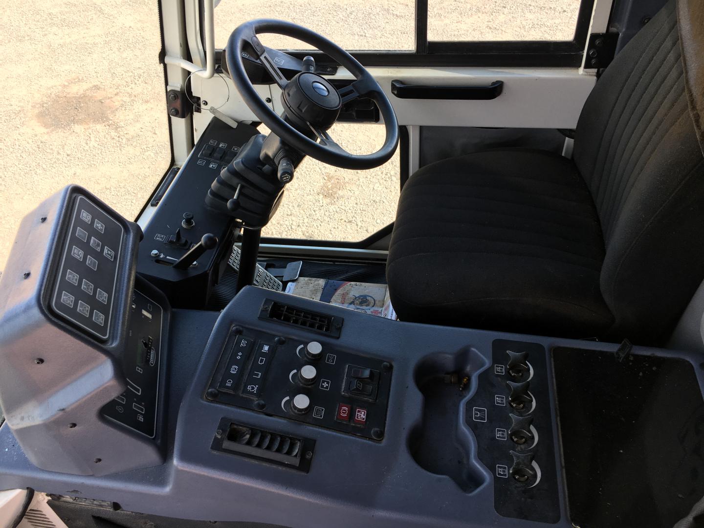 ./imagenes/INVOICE/2019/16462/BARREDORA TENNANT 830-II (57).JPG